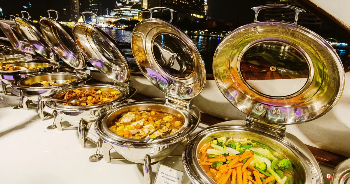 บุฟเฟ่ต์ทั้งอาหารไทยและนานาชาติบนเรือวันเดอร์ฟูลเพิร์ล เติมได้ตลอดเลย